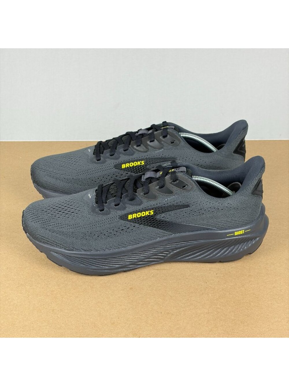 Brooks Ghost 17 Athletic Running Shoes Mens 10 Gray Yellow Breathable Low Top